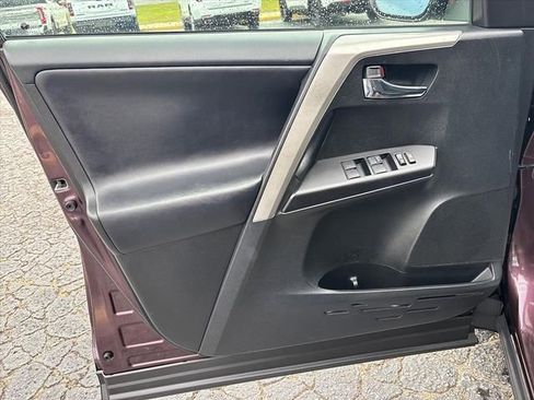 Used 2017 Toyota RAV4 XLE FWD image 23