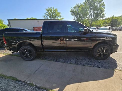 Used 2018 RAM 1500 Express w/ Black Ram 1500 Express Group AWD/4WD image 9
