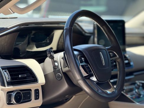 Used 2021 Lincoln Navigator Reserve image 9