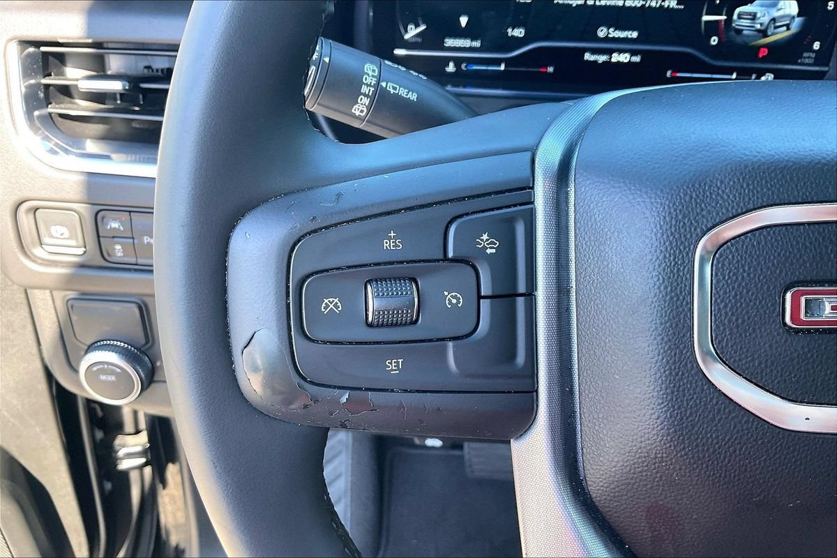 Used 2023 GMC Yukon SLT RWD image 11