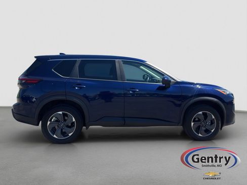 Used 2024 Nissan Rogue SV FWD image 7