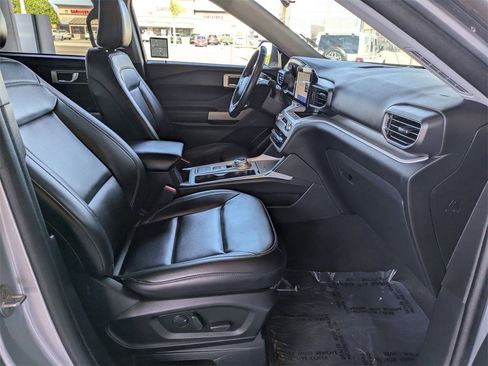 Used 2023 Ford Explorer XLT w/ Equipment Group 202A image 32
