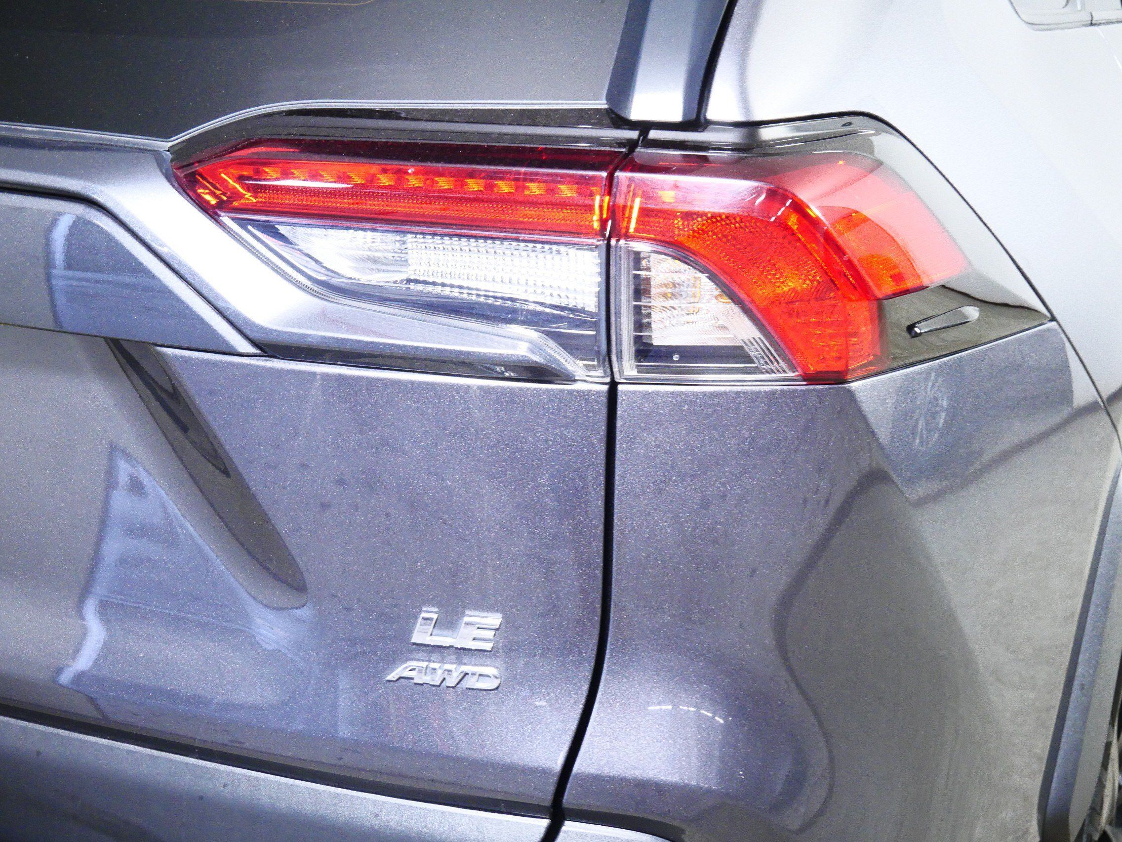 Used 2022 Toyota RAV4 LE AWD/4WD image 17