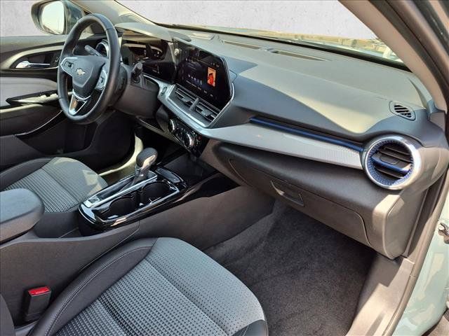 Used 2025 Chevrolet Trax LT w/ LT Convenience Package FWD image 20