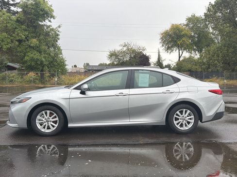 Used 2025 Toyota Camry LE FWD image 22