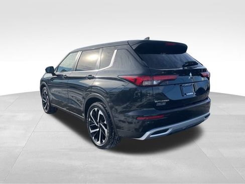 Used 2024 Mitsubishi Outlander SE image 3