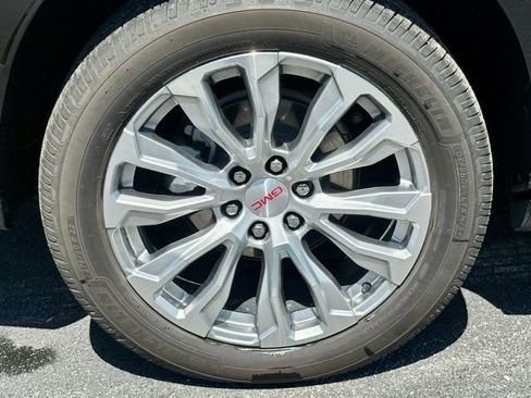 Used 2024 GMC Yukon Denali w/ Advanced Technology Package AWD/4WD image 30