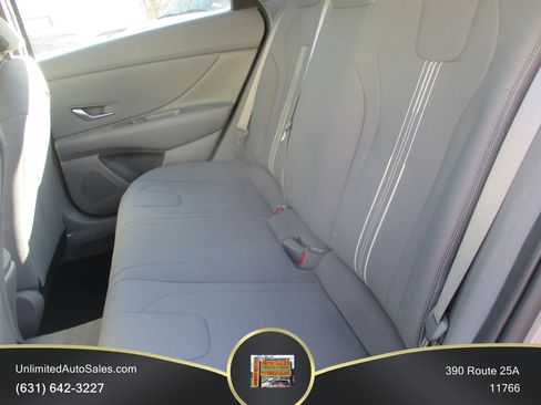 Used 2022 Hyundai Elantra SEL w/ Convenience Package FWD image 6