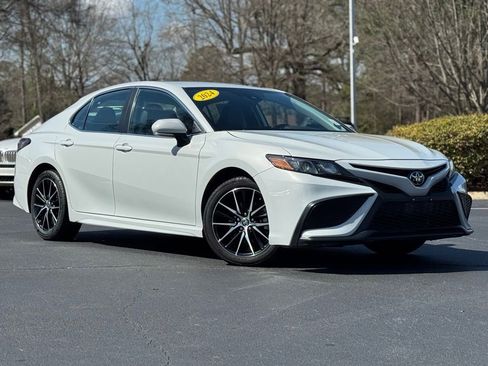 Used 2024 Toyota Camry SE image 2