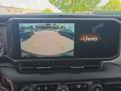Used 2024 Jeep Wrangler Unlimited Sahara AWD/4WD image 20