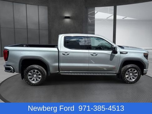 Used 2024 GMC Sierra 1500 AT4 w/ Technology Package AWD/4WD image 4