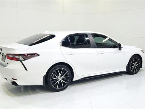Used 2022 Toyota Camry SE image 8