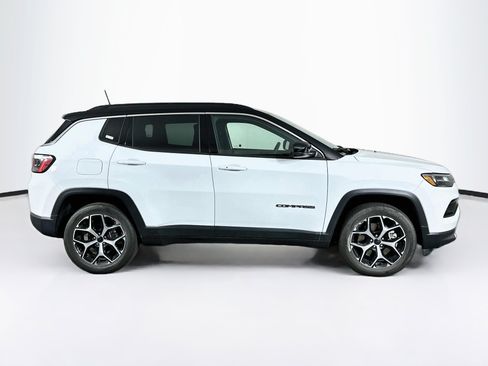 Used 2025 Jeep Compass Limited AWD/4WD image 10