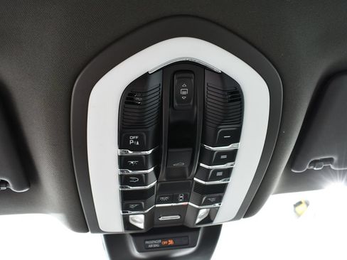 Used 2018 Porsche Macan GTS AWD/4WD image 36