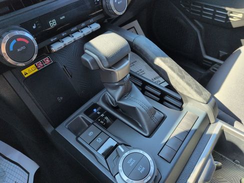 Used 2025 Toyota Tacoma SR5 AWD/4WD image 24