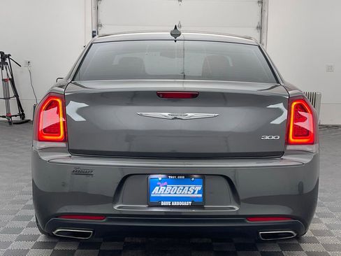 Used 2019 Chrysler 300 Touring w/ Sport Appearance Package RWD image 8