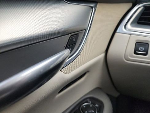 Used 2019 Cadillac XT5 Luxury image 37