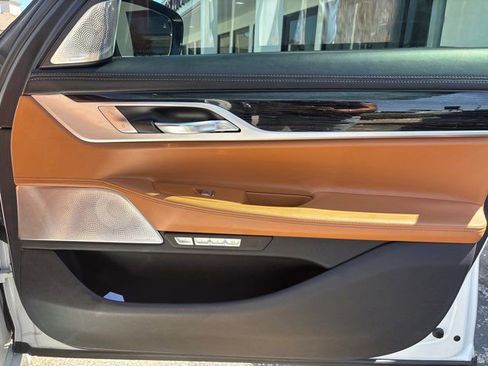 Used 2018 BMW 750i RWD image 63