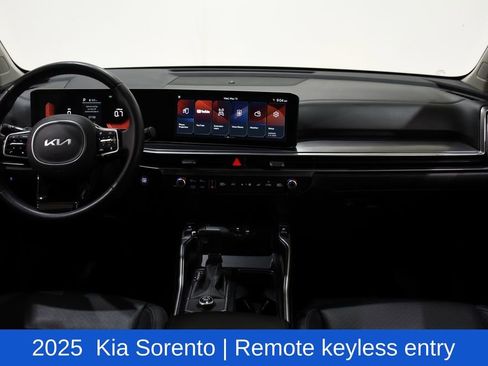 Used 2025 Kia Sorento S FWD image 8
