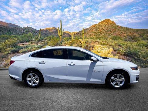Used 2023 Chevrolet Malibu LT w/ Driver Confidence Package FWD image 3