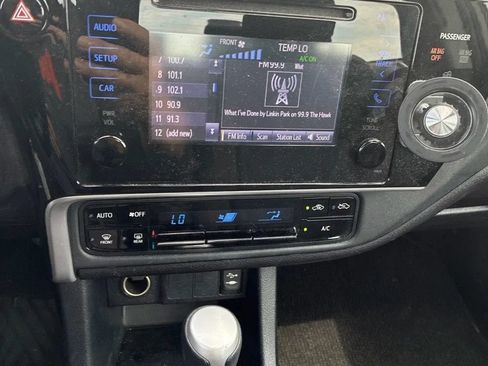 Used 2017 Toyota Corolla LE FWD image 17