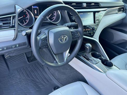 Used 2020 Toyota Camry SE image 4