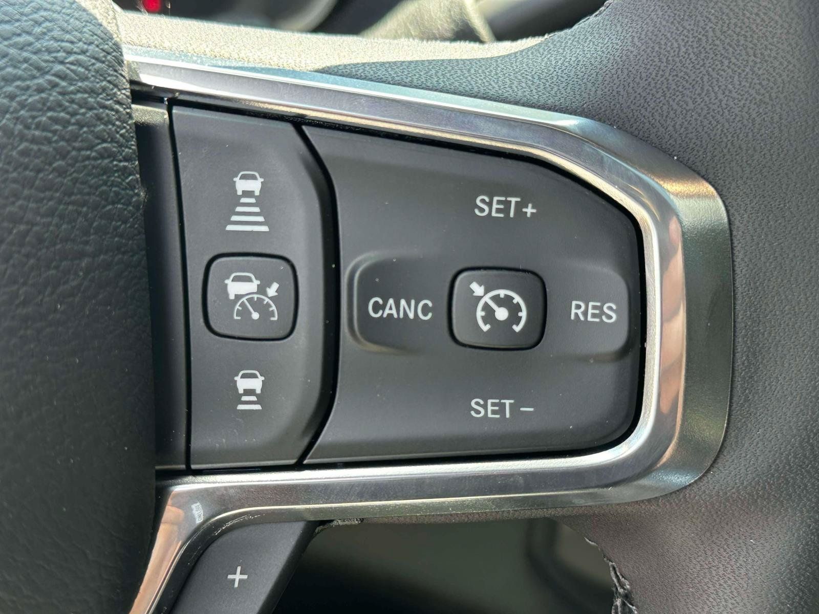 Used 2025 RAM 2500 Laramie w/ Night Edition AWD/4WD image 31