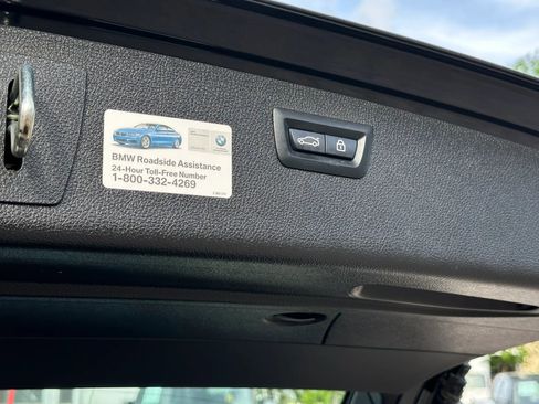 Used 2017 BMW 330i xDrive Wagon AWD/4WD image 20