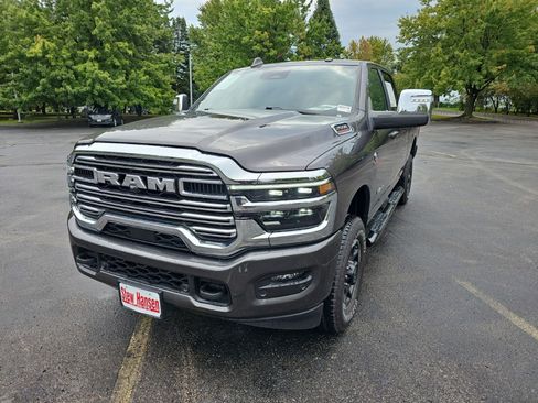 Used 2025 RAM 2500 Laramie AWD/4WD image 2