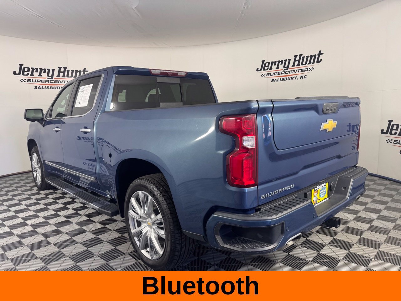 Used 2024 Chevrolet Silverado 1500 High Country w/ High Country Premium Package AWD/4WD image 10