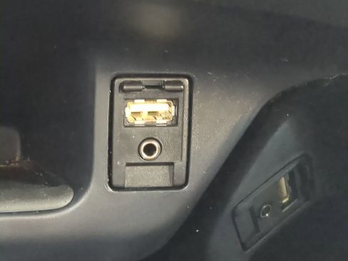 Used 2019 Toyota C-HR XLE image 29