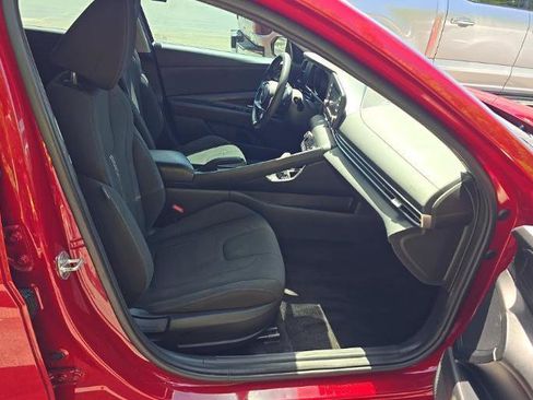 Used 2022 Hyundai Elantra SEL FWD image 6