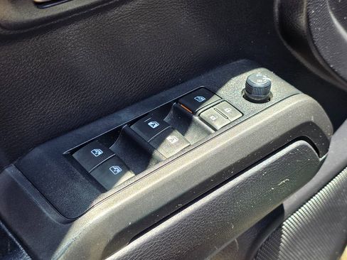 Used 2020 Toyota Tacoma TRD Off-Road w/ Technology Package RWD image 29