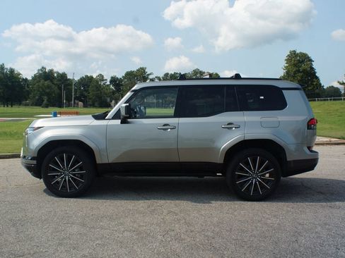 Used 2024 Lexus GX 550 AWD/4WD image 15