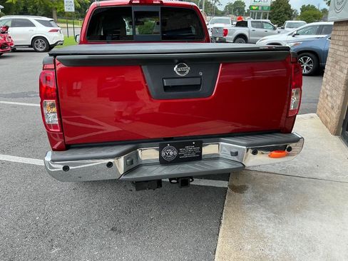 Used 2017 Nissan Frontier SV w/ SV Value Truck Package AWD/4WD image 4