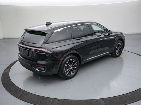 Used 2025 Lincoln Nautilus Premier AWD/4WD image 5