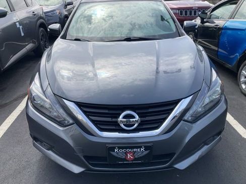 Used 2017 Nissan Altima 2.5 SL w/ 2.5 Technology Package FWD image 2