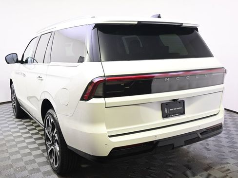 New 2026 Lincoln Navigator Reserve AWD/4WD image 4