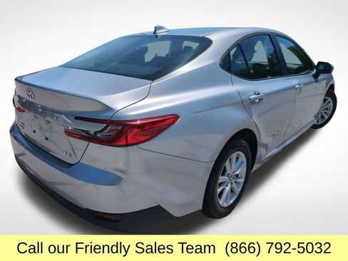 Used 2025 Toyota Camry LE AWD/4WD image 5