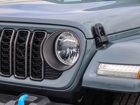 Used 2024 Jeep Wrangler Unlimited AWD/4WD image 8
