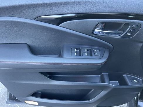 Used 2024 Honda Ridgeline Black Edition image 12