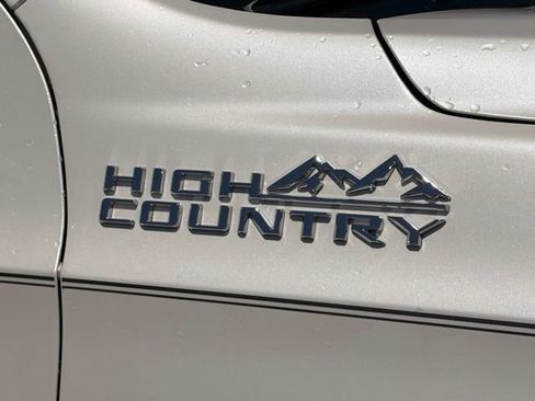 Used 2025 Chevrolet Suburban High Country w/ Sun And Tow Package AWD/4WD image 10