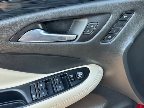 Used 2018 Buick Envision Essence image 16