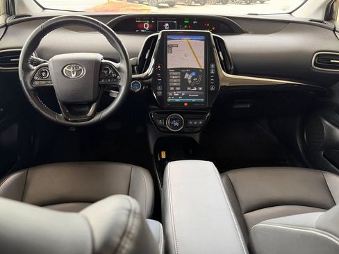Used 2021 Toyota Prius Prime Limited FWD image 3