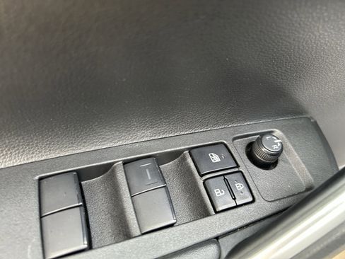 Certified 2022 Toyota Corolla Cross XLE image 16