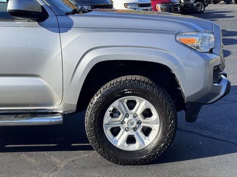 Used 2017 Toyota Tacoma SR image 38