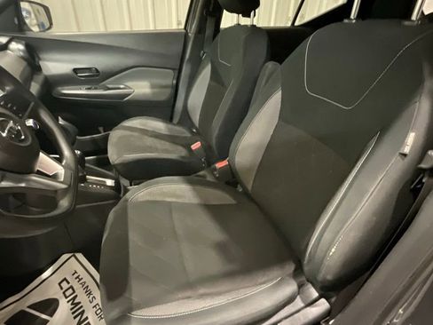 Used 2020 Nissan Kicks S image 10