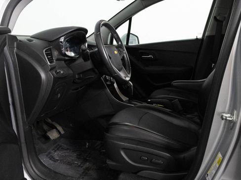 Used 2017 Chevrolet Trax LT w/ LT Convenience Package image 15