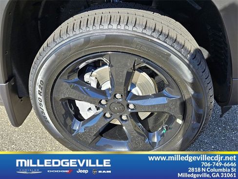 New 2025 Jeep Grand Cherokee Limited w/ Black Appearance Package image 18