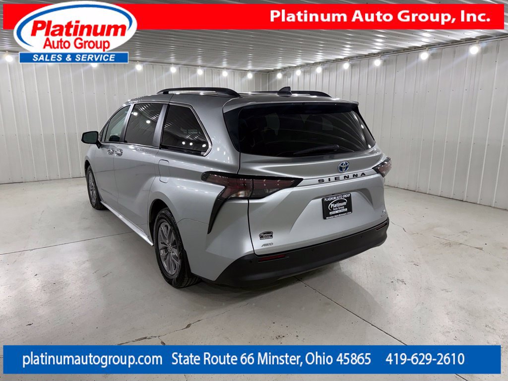 Used 2023 Toyota Sienna XLE AWD/4WD image 3